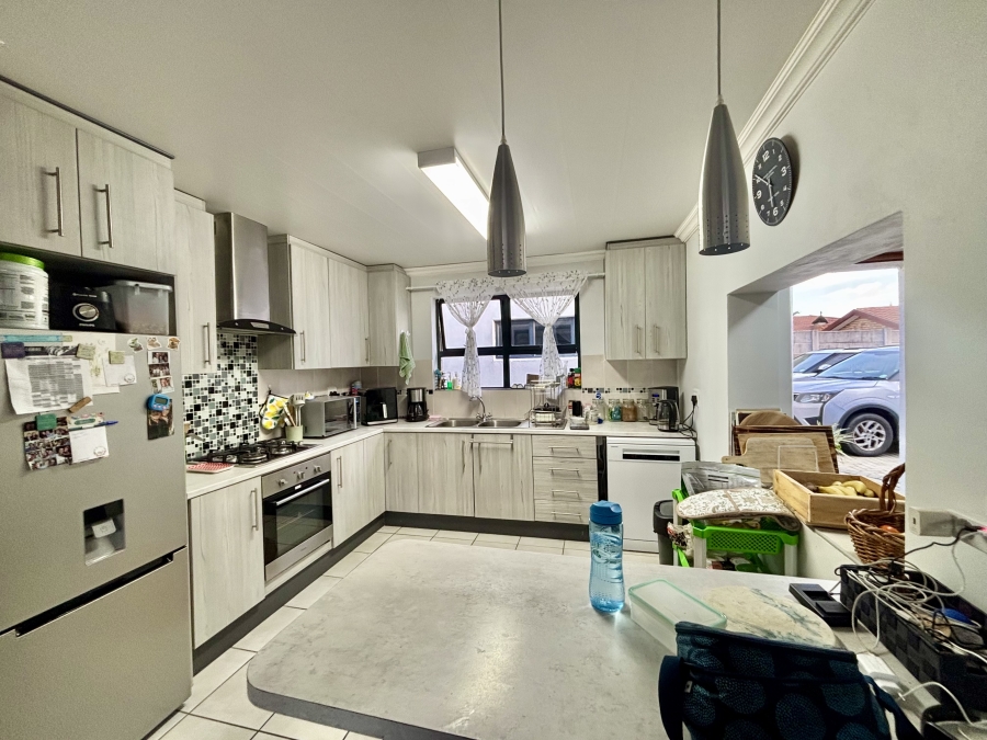 3 Bedroom Property for Sale in Loucharmante Western Cape